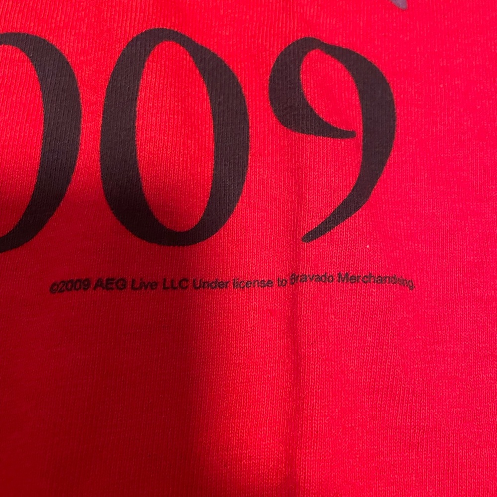 King of Pop London O2 2009 Red Graphic T-Shirt - Picture 2 of 7